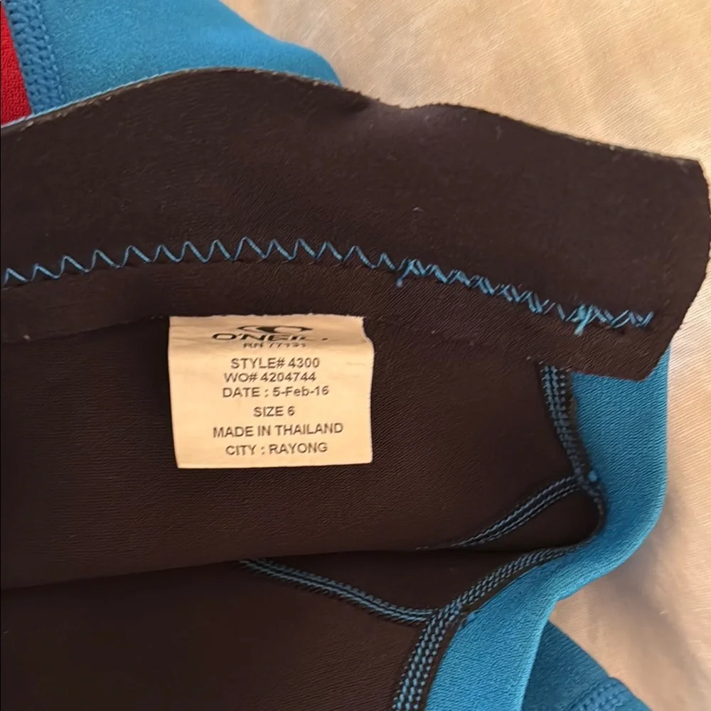 O'Neill Vibrant Blue and Red Wetsuit - Picture 3 of 4